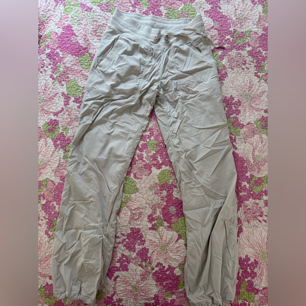 Lululemon White Gray Dance Studio Pant Insulated Size 6